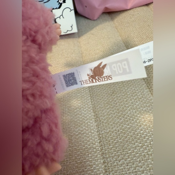 Labubu - Lychee Berry Exciting Macaron - NEW IN BOX - Picture 5 of 9